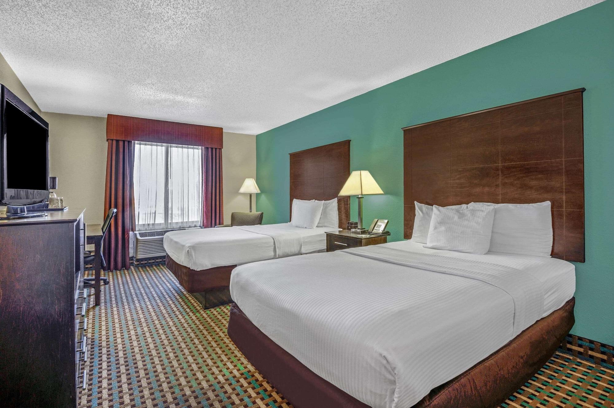 La Quinta Inn By Wyndham Columbia Se Fort Jackson Екстериор снимка