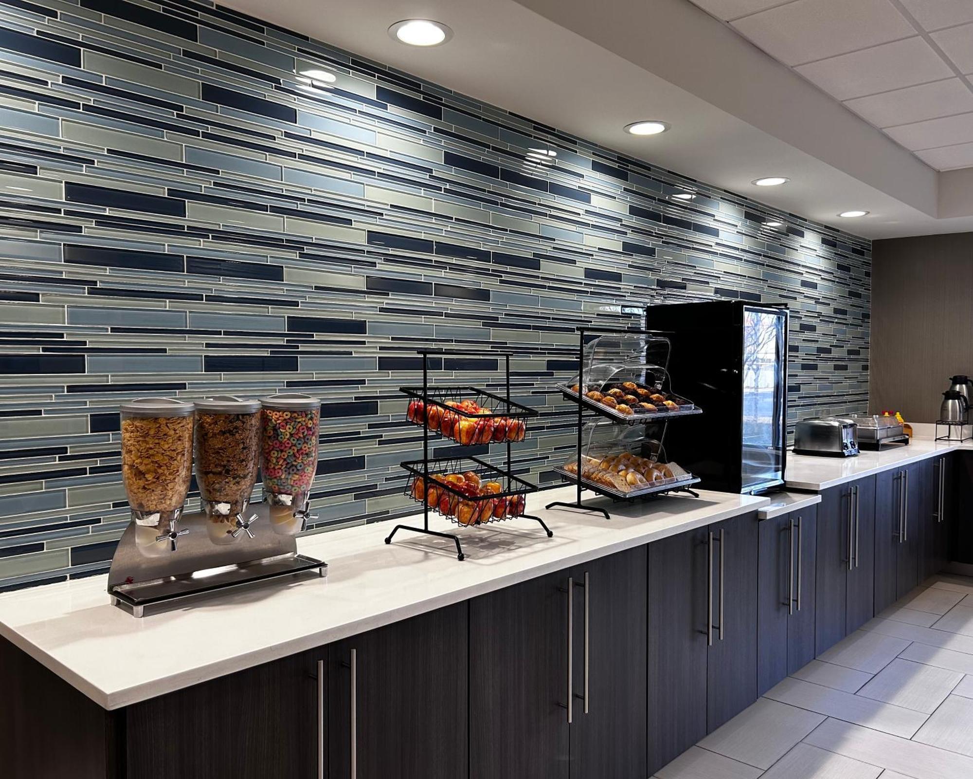 La Quinta Inn By Wyndham Columbia Se Fort Jackson Екстериор снимка