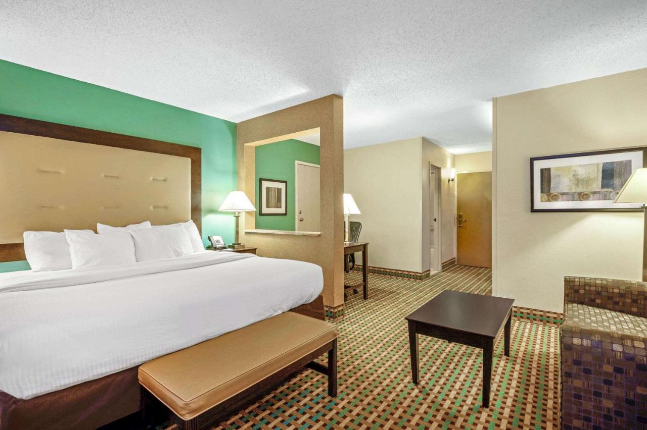 La Quinta Inn By Wyndham Columbia Se Fort Jackson Екстериор снимка