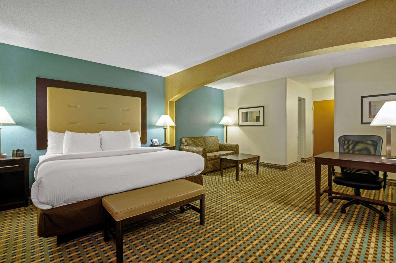 La Quinta Inn By Wyndham Columbia Se Fort Jackson Екстериор снимка