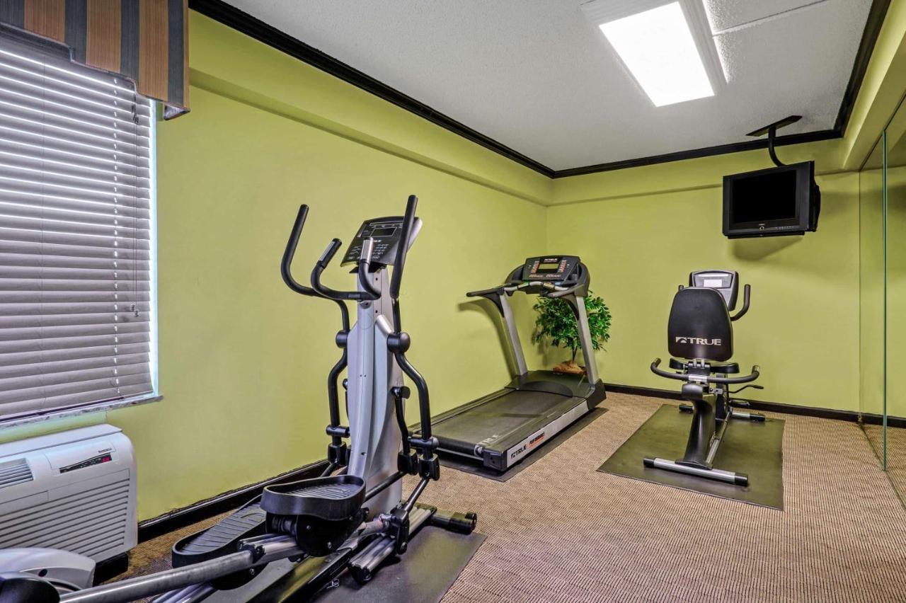 La Quinta Inn By Wyndham Columbia Se Fort Jackson Екстериор снимка